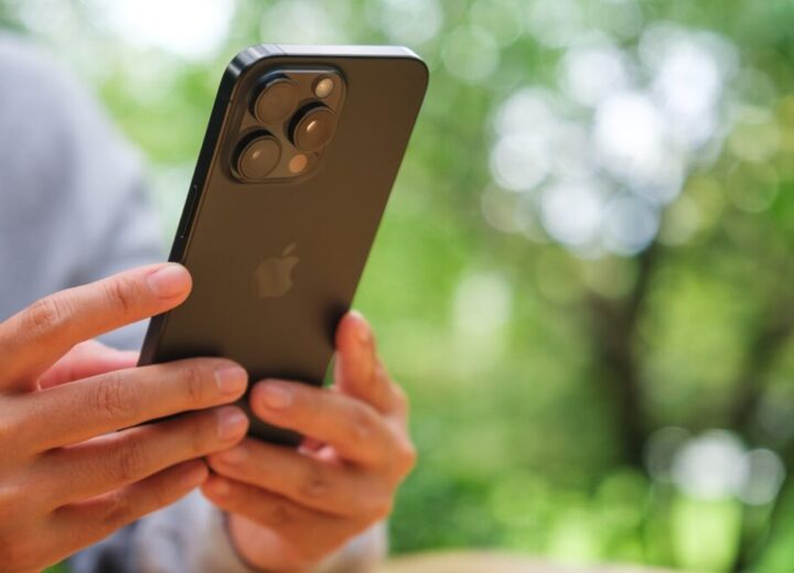 Animazione dell'iPhone Duo su Galaxy Z Fold 8