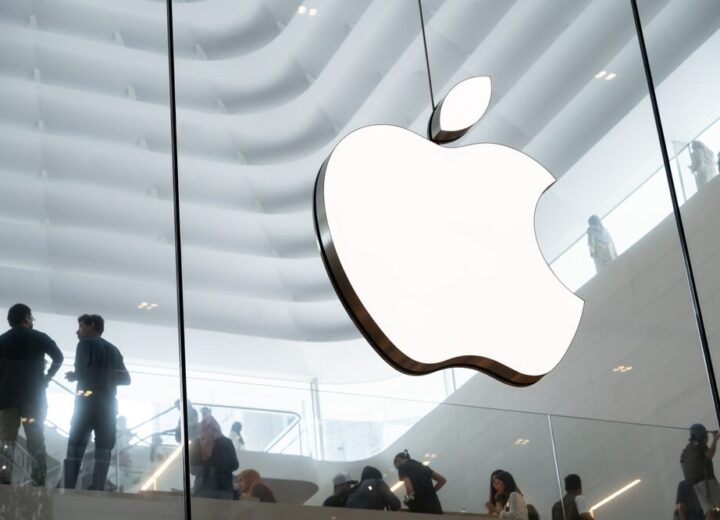 Apple CEO John Ternus e Tim Cook